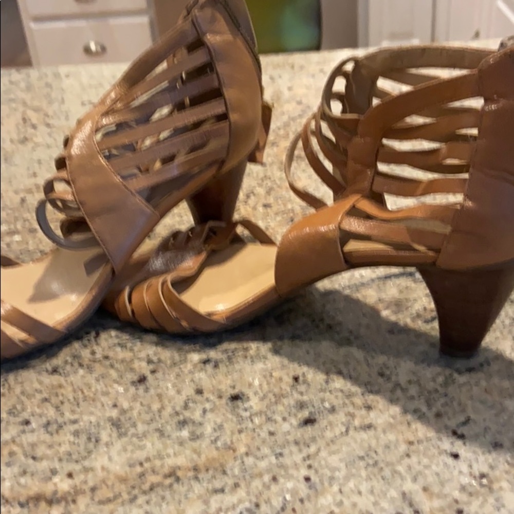 Sandals with heels